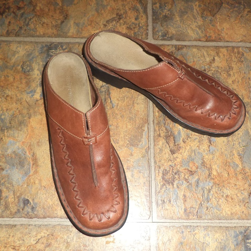 NATURLIZER brown leather loafer sz 9M
